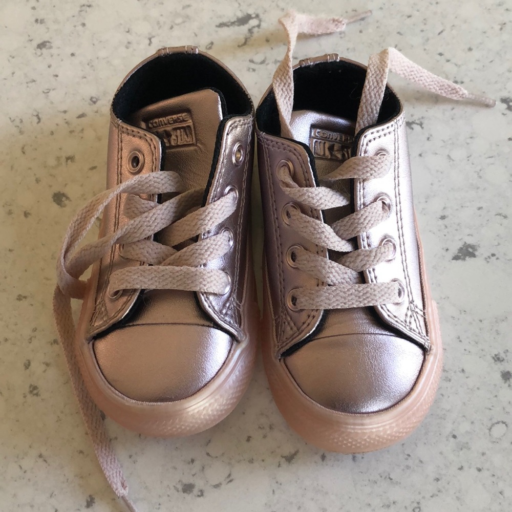 Never worn mauve pink toddler converse size 6